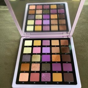 Anastasia Beverly Hills Norvina Pro Pigment Palette Vol. 5 Lilac